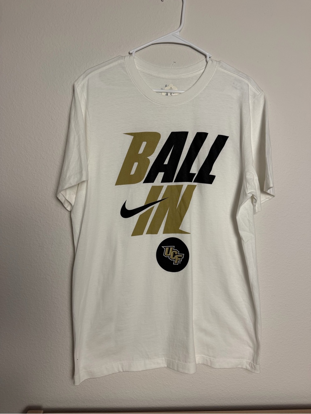 Nike "Ball In" UCF Graphic Crew Neck T-Shirt - White/Gold large NEW